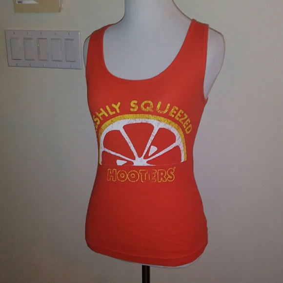 "Freshly Squeezed" Hooters tank top size M - Picture 2 of 4
